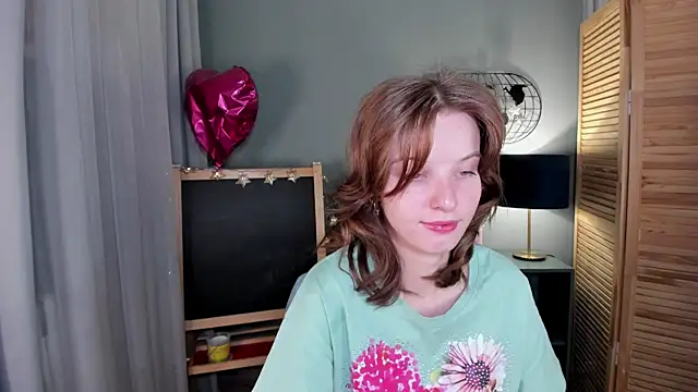 Snapshot of Madelaineses chatting on October 16, 8:50 am Madelaineses online show from October 16, 8:50 am