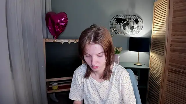 Snapshot of Madelaineses chatting on October 12, 10:28 am Madelaineses online show from October 12, 10:28 am