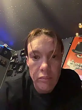 bratlipss online show from March 28, 7:52 am