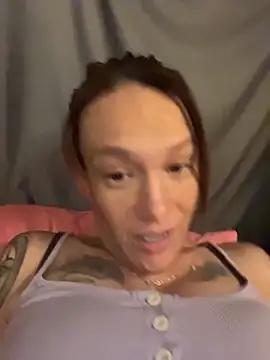 bratlipss online show from April 18, 7:55 am