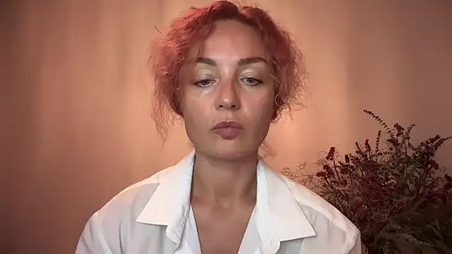 Reddgiirl online show from October 18, 6:10 pm