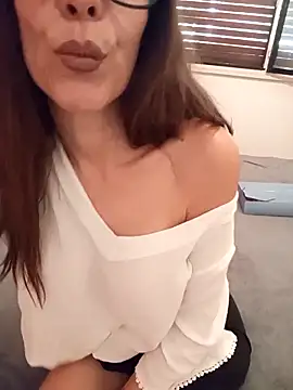 Snapshot of Esmeralda_passion chatting on September 25, 12:04 pm Esmeralda passion online show from September 25, 12:04 pm