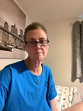 Curvy-Jinx online show from October 12, 5:15 pm