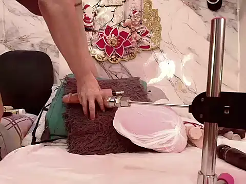 rachelroberts online show from November 17, 10:27 am