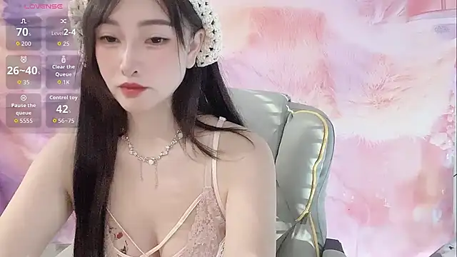 Snapshot of Crush-7ii chatting on October 19, 12:56 am Crush-7ii online show from October 19, 12:56 am