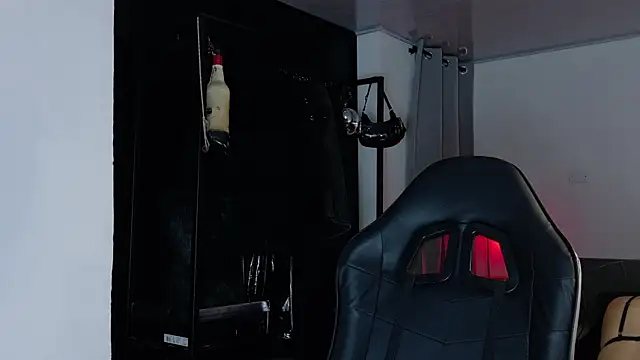 Angelabl0odborne online show from October 6, 10:03 pm