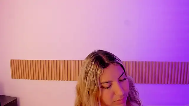 OliviaSweett online show from April 4, 7:23 pm