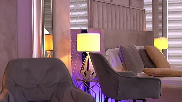 Snapshot of FrancescaDante chatting on September 30, 6:41 am FrancescaDante online show from September 30, 6:41 am