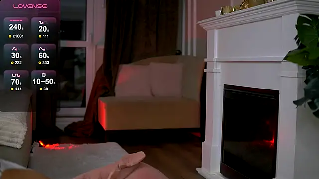 EmaHallee online show from December 5, 4:34 am