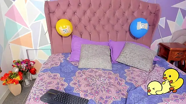 CloeyGraweing online show from November 10, 6:36 pm