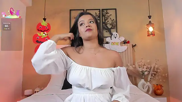 Camila Bustamante online show from October 28, 4:46 pm