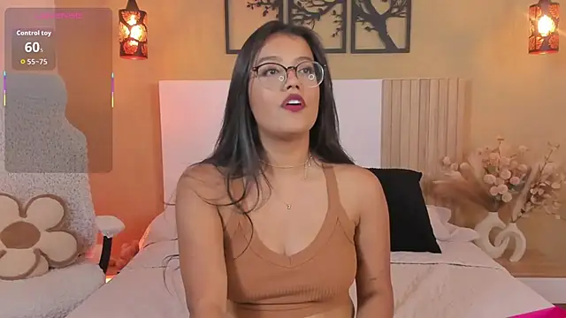 Camila Bustamante online show from November 21, 4:42 pm