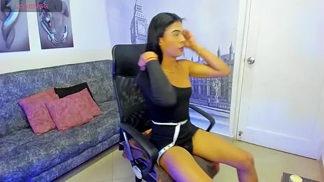 keytinthomson  online show from November 13, 8:08 pm