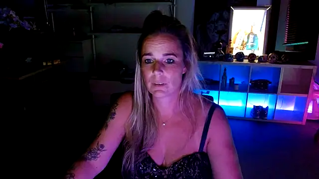 Mrs-Aurora online show from October 2, 8:25 pm