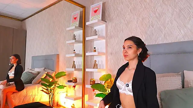 Sofy Bradd online show from April 19, 6:13 am