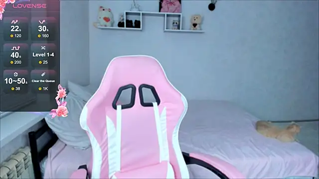 MiaScarlettt online show from October 4, 9:30 pm