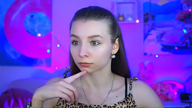 JulieDaniel online show from October 23, 8:20 am