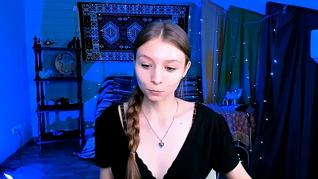 JulieDaniel online show from April 13, 8:48 am