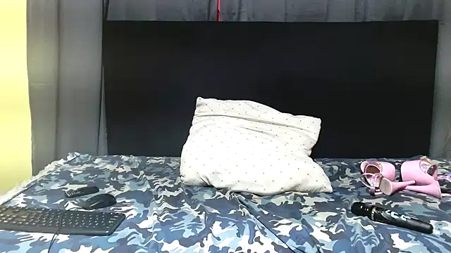 DarkBubble18 online show from October 12, 9:39 pm