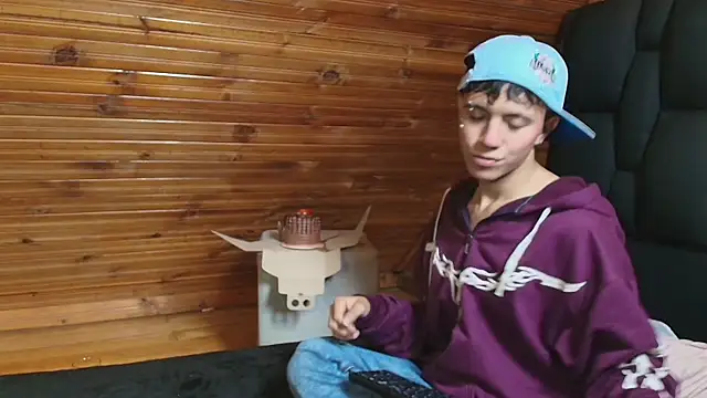 Thiago Divine  online show from October 30, 5:21 am