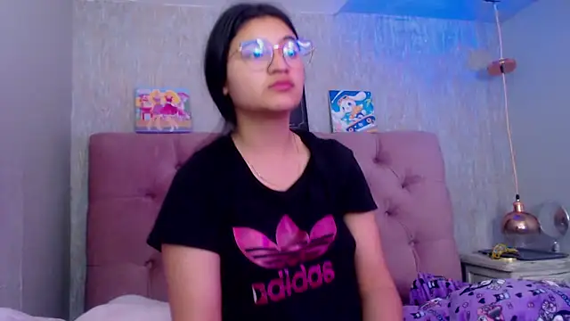 laurenelove online show from September 22, 8:13 am