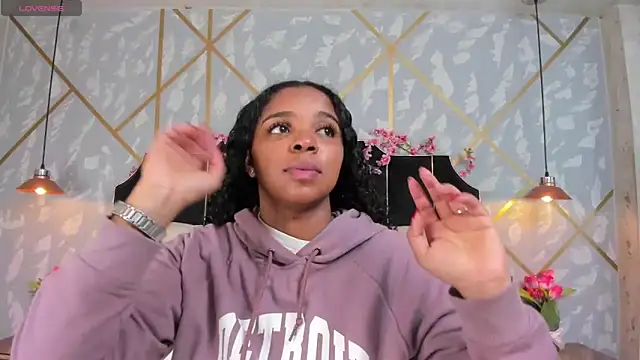 LisaMendez online show from April 17, 4:14 am