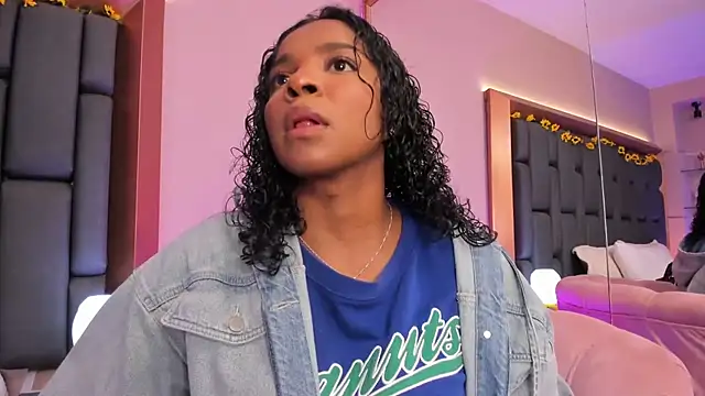 LisaMendez online show from December 16, 3:56 am