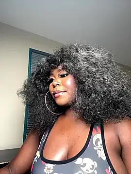 WomanNextdoor1 online show from December 15, 1:11 am