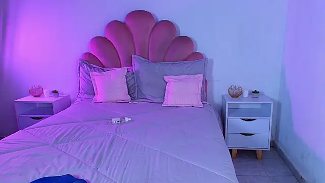 MiaColucci18 online show from January 9, 6:01 pm