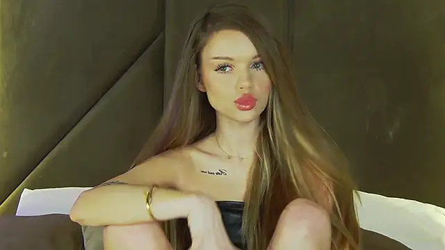 MarilynNova online show from December 5, 5:07 am