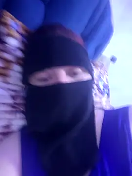 Snapshot of _Douna_-_ chatting on October 8, 8:24 pm Douna - online show from October 8, 8:24 pm