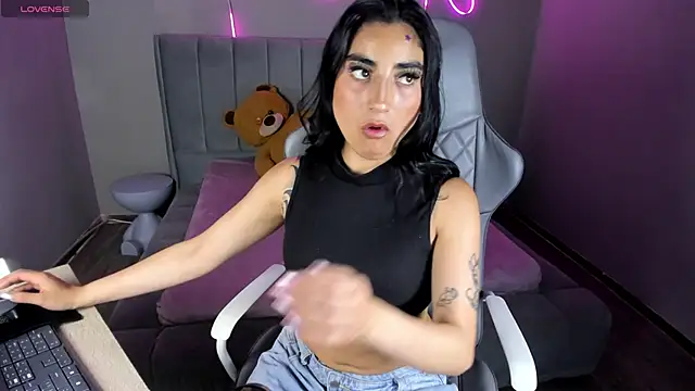 Emma and Issac online show from February 3, 8:23 pm