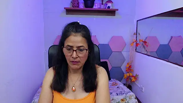 Snapshot of AmandaPeet chatting on October 2, 8:03 pm AmandaPeet online show from October 2, 8:03 pm