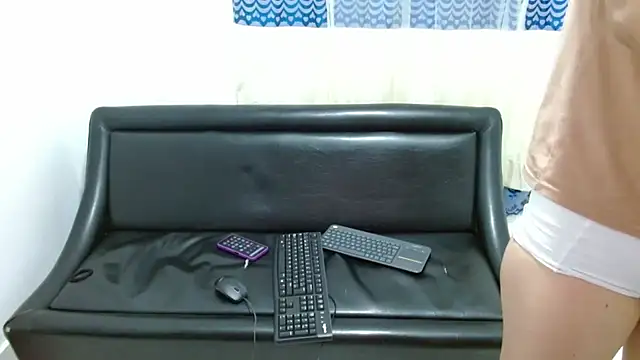 Snapshot of Arieeel_09 chatting on October 2, 12:04 am Arieeel 09 online show from October 2, 12:04 am