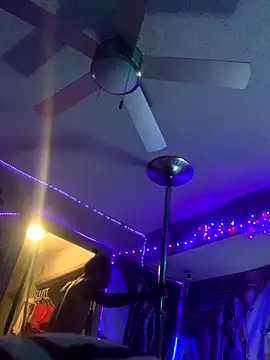 Snapshot of Triggerhappycj100 chatting on October 31, 5:53 am Triggerhappycj100 online show from October 31, 5:53 am