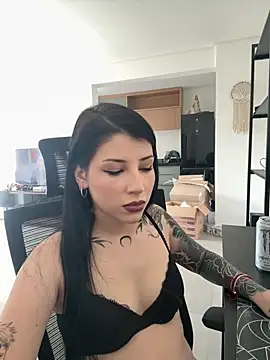 Privad ravenna online show from April 13, 7:25 pm