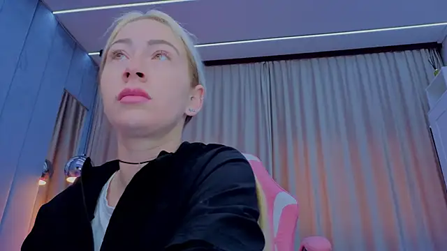 Reina Cummings online show from November 16, 6:59 am