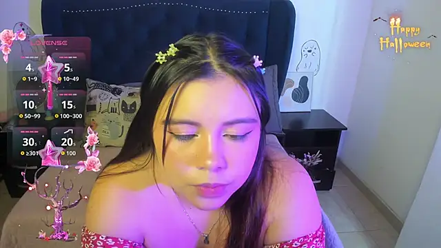 Snapshot of LucyPetit chatting on October 9, 2:32 pm LucyPetit online show from October 9, 2:32 pm
