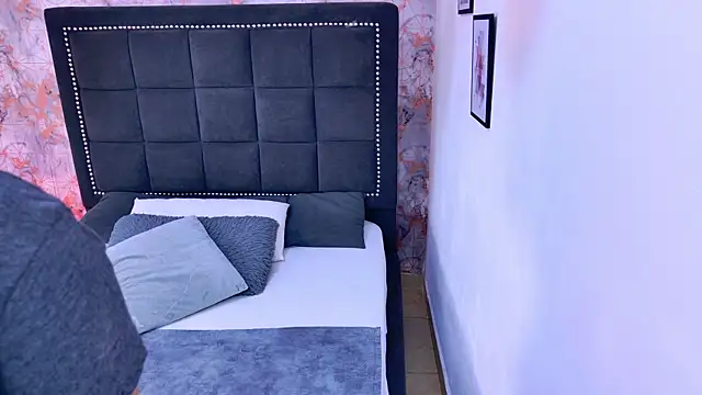 Angelique Angell online show from February 17, 7:57 pm