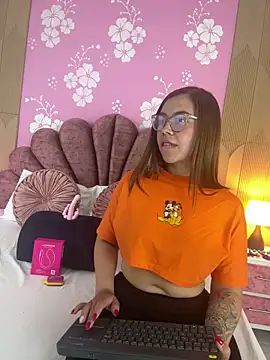 AlissonPeach01 online show from September 10, 1:44 pm