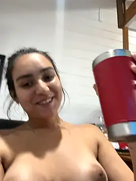 Snapshot of hannahhotwife chatting on October 4, 3:56 am hannahhotwife online show from October 4, 3:56 am