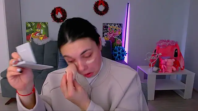 queenofthesense  online show from December 4, 9:00 am