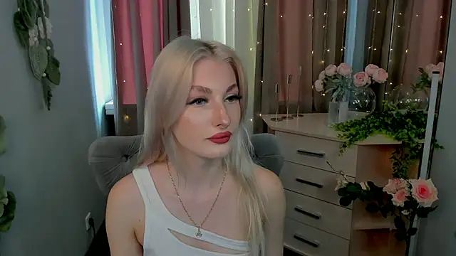 Snapshot of Sarrah_blush chatting on September 17, 8:12 am Sarrah blush online show from September 17, 8:12 am
