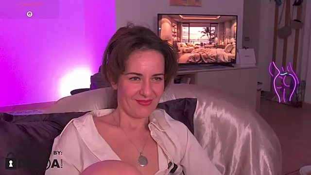 Snapshot of Witch_in_Silk chatting on October 22, 8:36 pm Witch in Silk online show from October 22, 8:36 pm