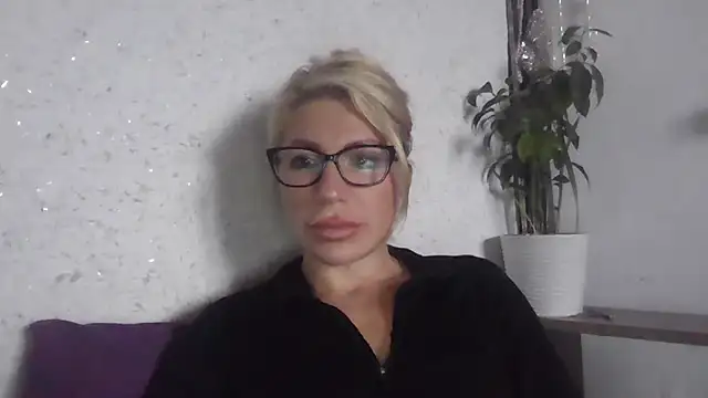 Snapshot of fox_red_lady7 chatting on October 18, 9:56 am fox red lady7 online show from October 18, 9:56 am