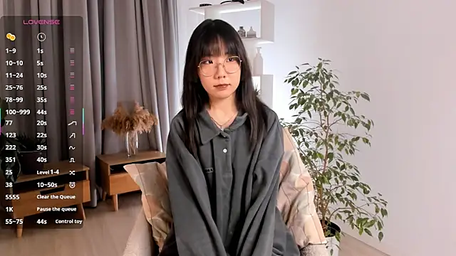 UdelaDodson online show from November 29, 1:09 am