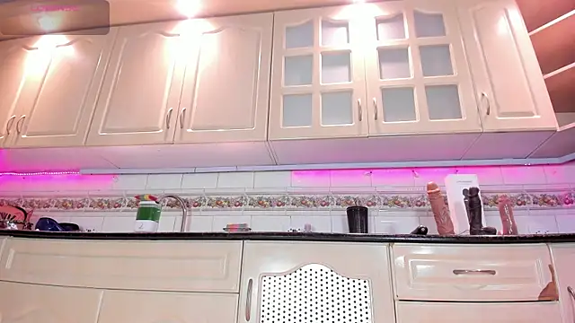 ReinaMiah online show from October 25, 4:09 am