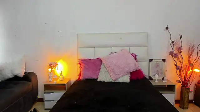 Snapshot of hannahdvil1 chatting on September 12, 12:12 pm hannahdvil1 online show from September 12, 12:12 pm