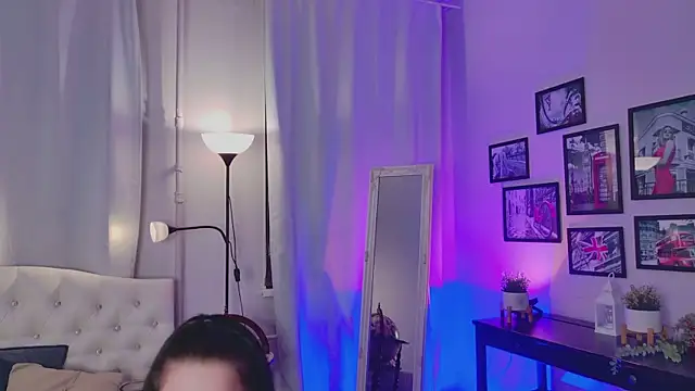 Wander Waves online show from December 14, 8:25 pm