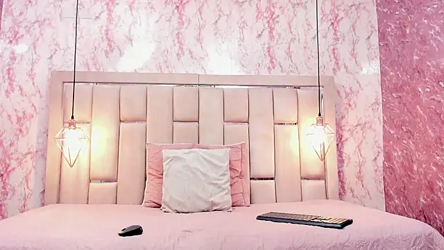 WILD FIREE  online show from November 14, 8:20 pm